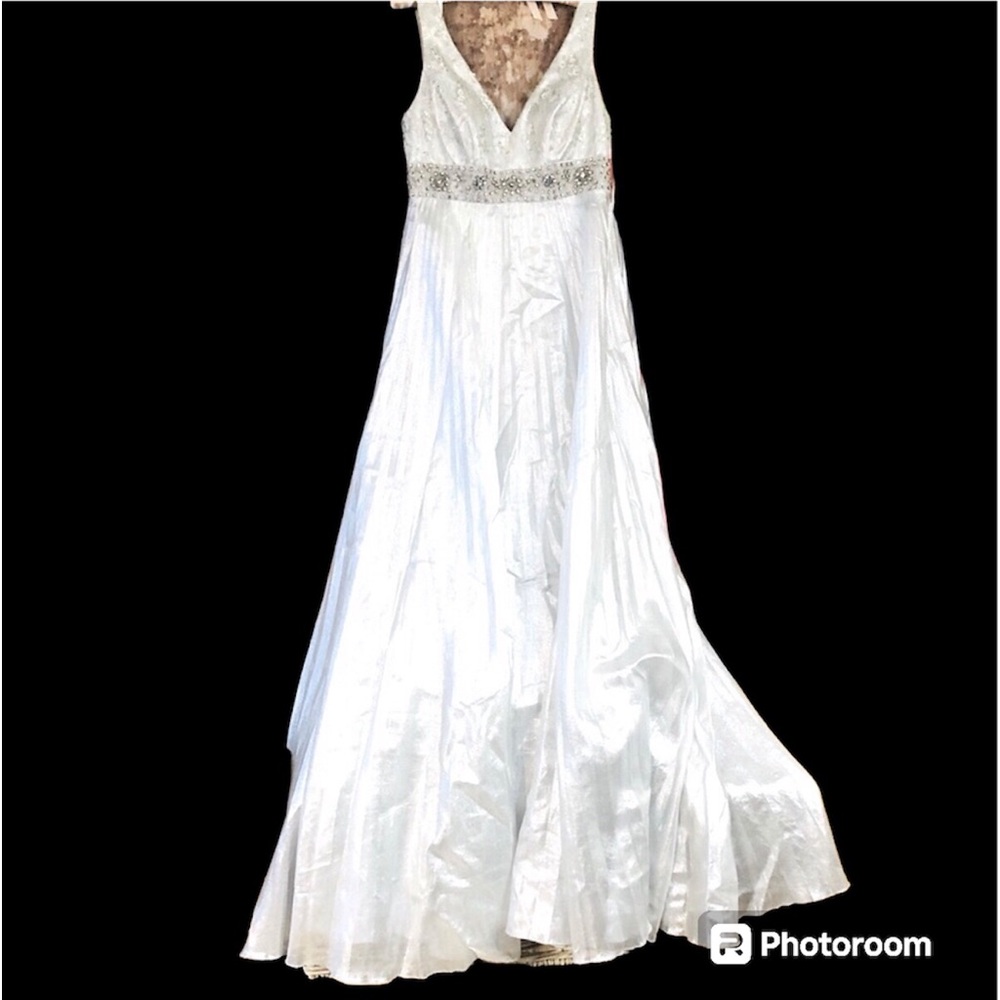 Dave & Johnny Formal Gown Silver size small